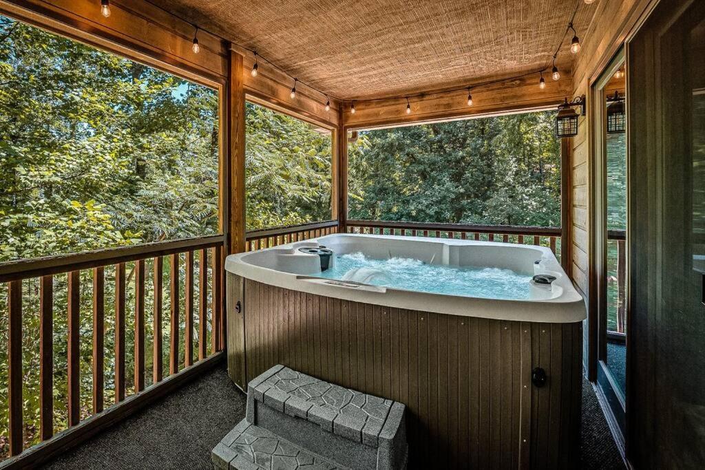 The Moondance Cabin By Lightfoot Stays Vacation Rentals Севьервилл Экстерьер фото