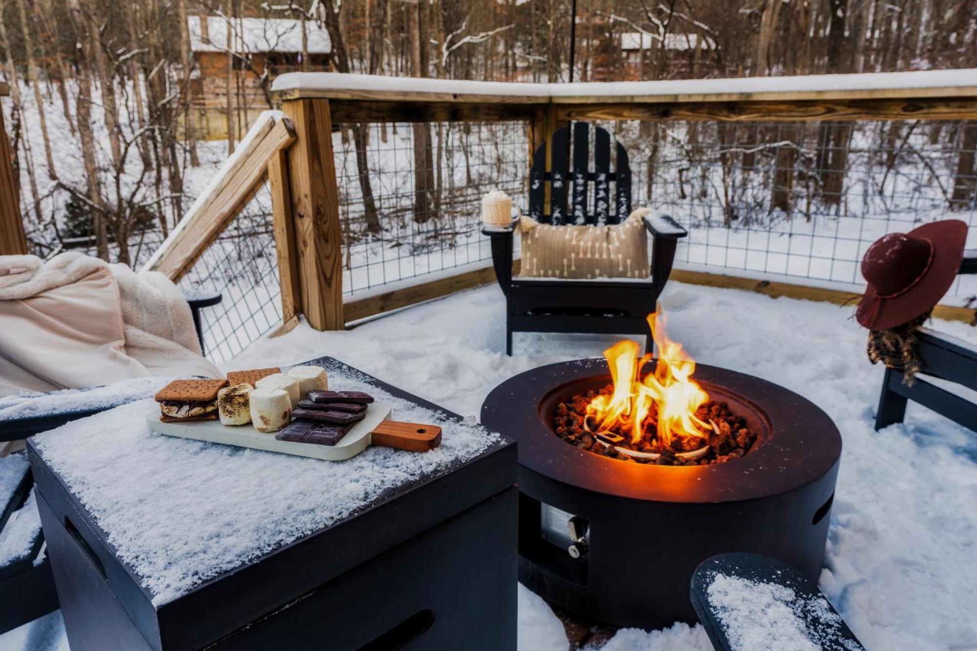 The Moondance Cabin By Lightfoot Stays Vacation Rentals Севьервилл Экстерьер фото