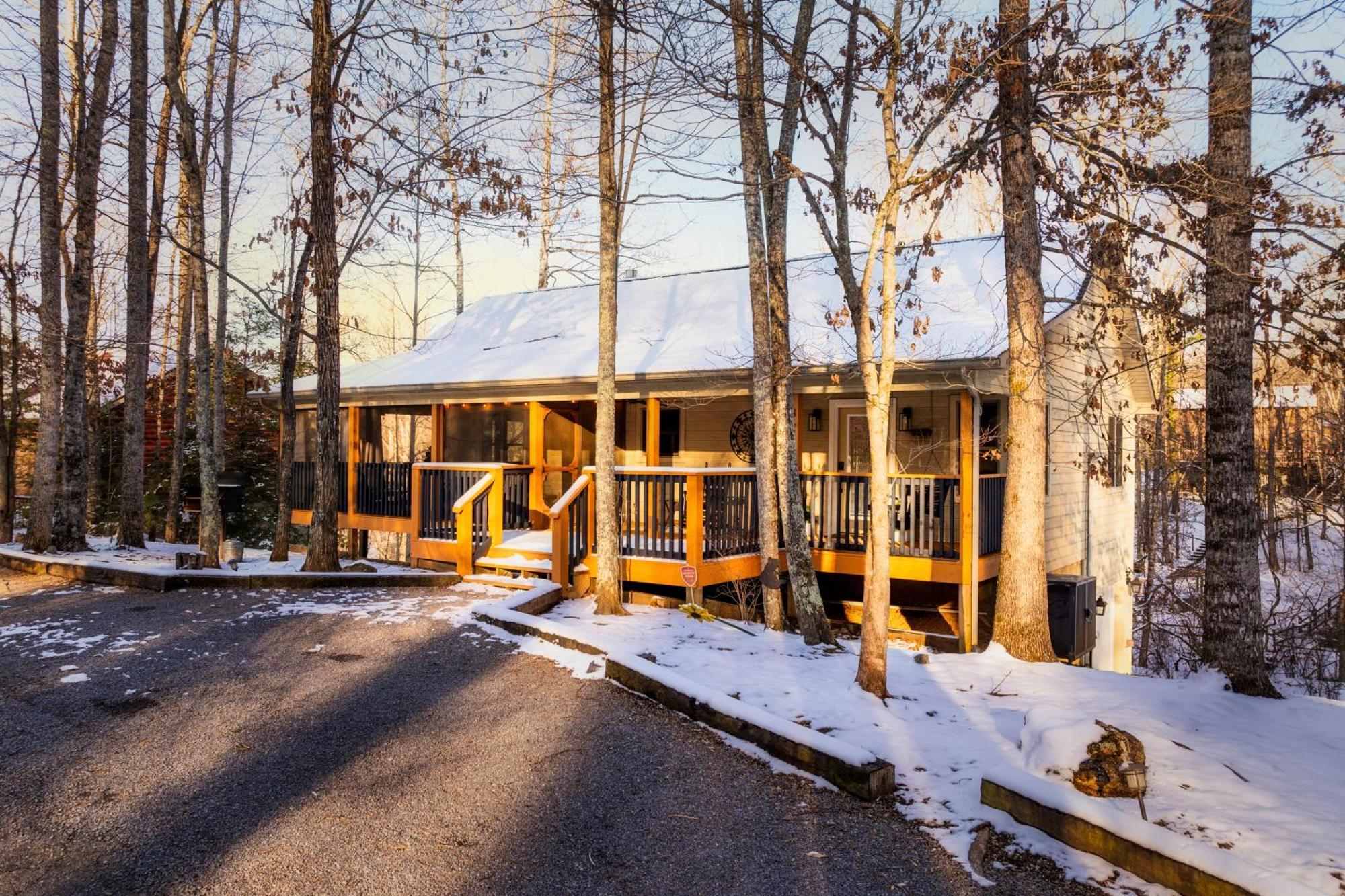 The Moondance Cabin By Lightfoot Stays Vacation Rentals Севьервилл Экстерьер фото