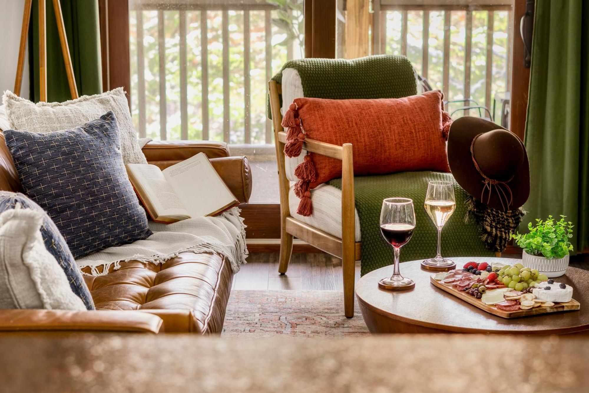 The Moondance Cabin By Lightfoot Stays Vacation Rentals Севьервилл Экстерьер фото