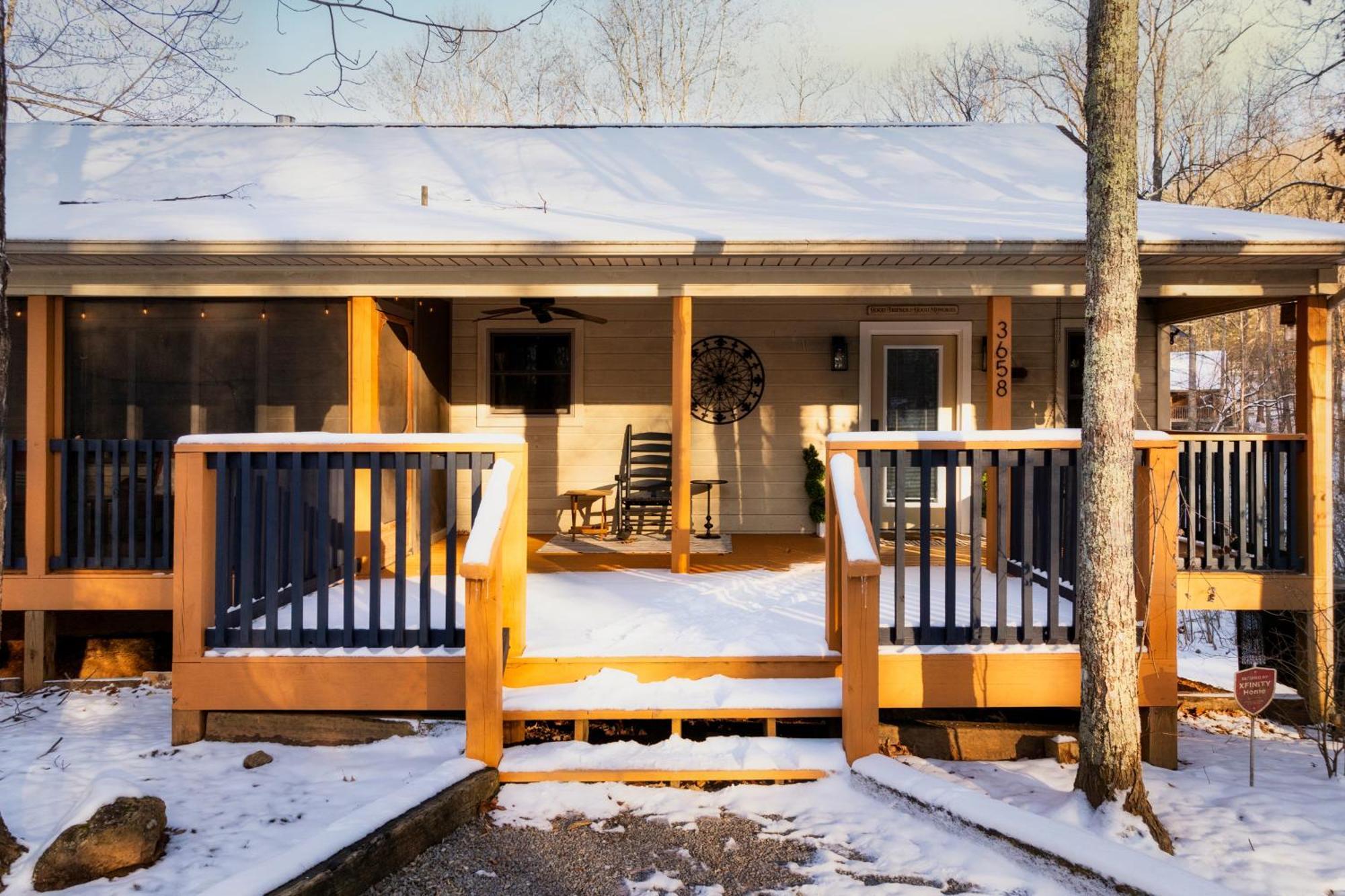 The Moondance Cabin By Lightfoot Stays Vacation Rentals Севьервилл Экстерьер фото