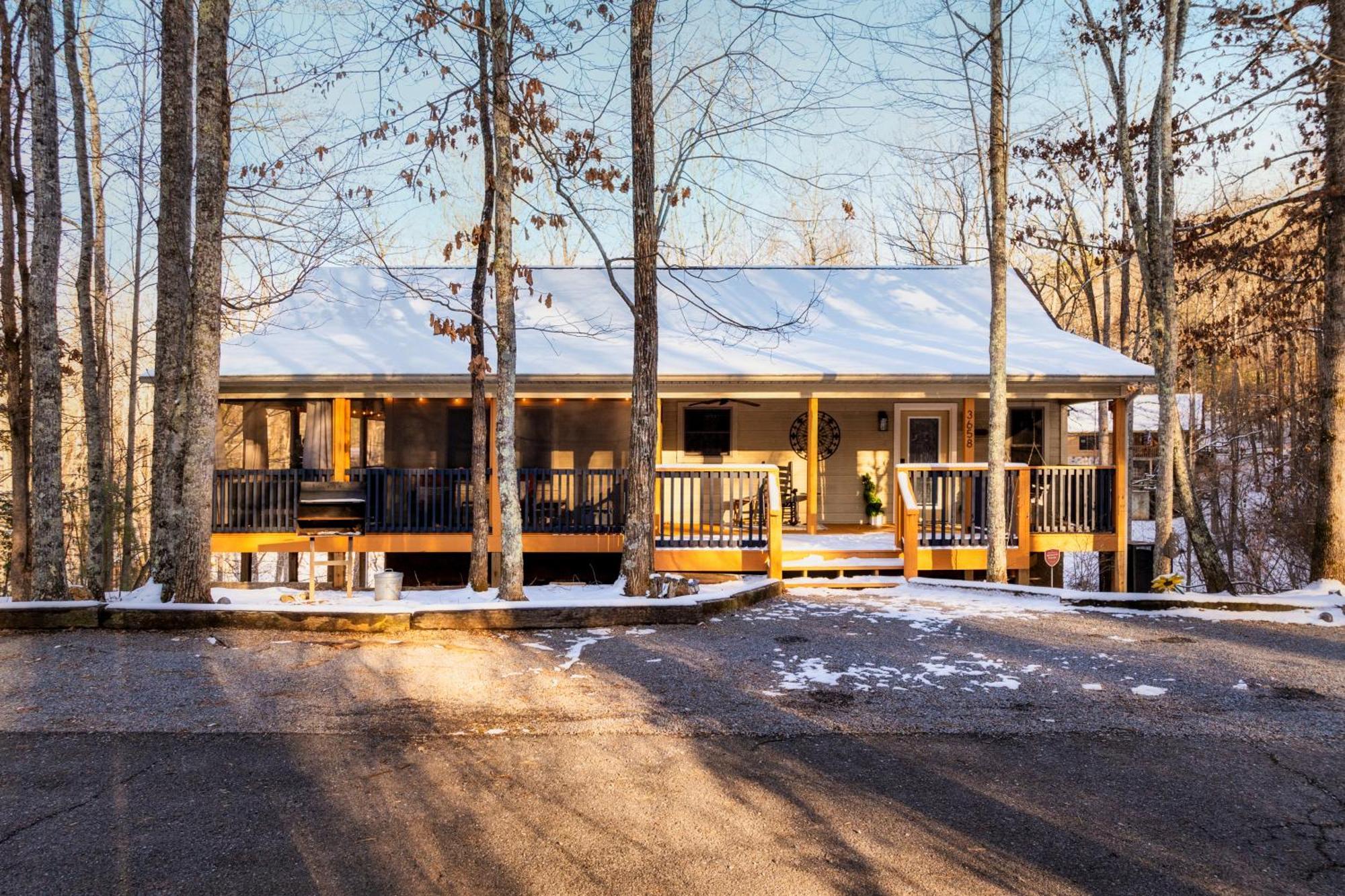 The Moondance Cabin By Lightfoot Stays Vacation Rentals Севьервилл Экстерьер фото