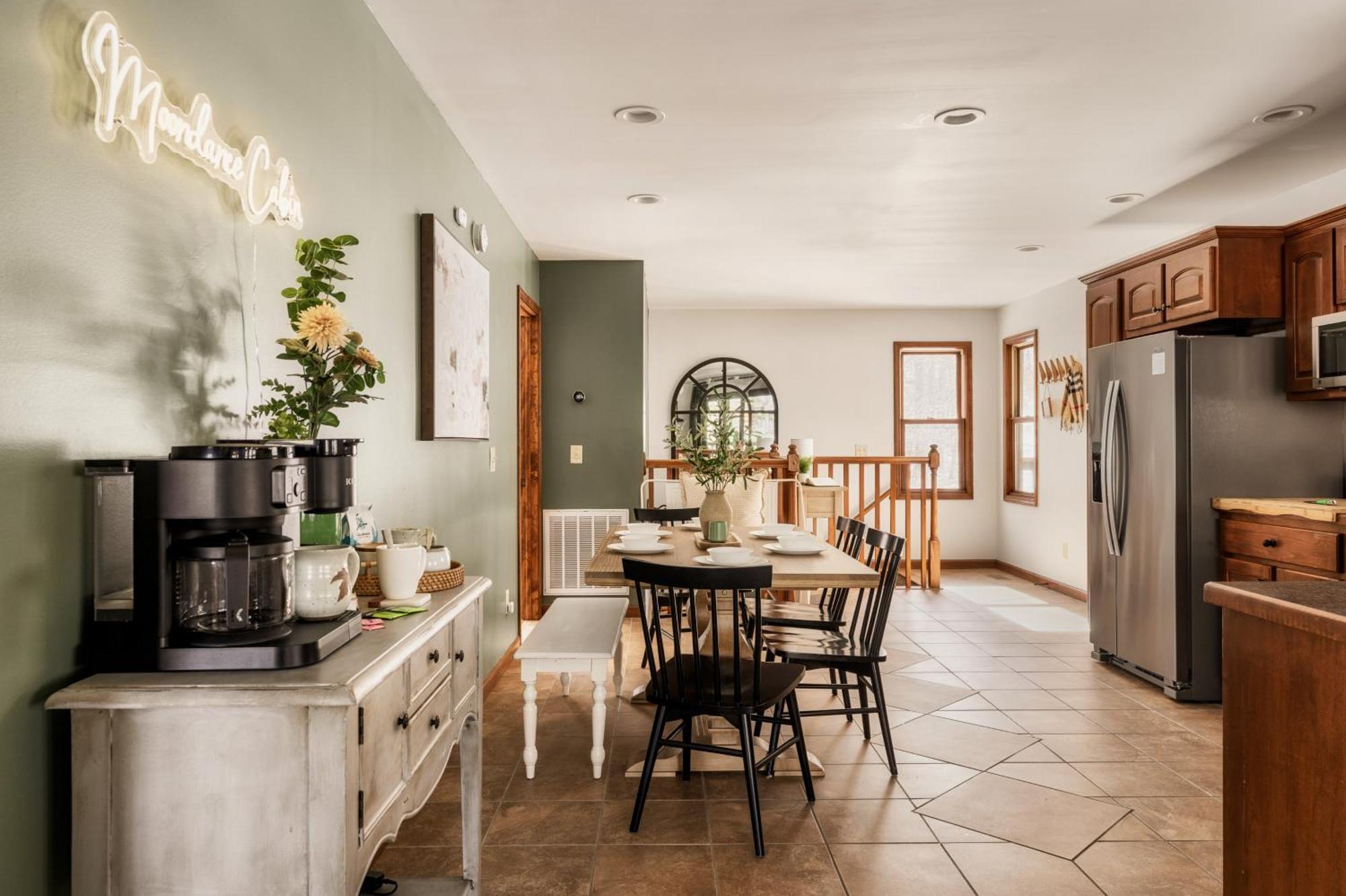 The Moondance Cabin By Lightfoot Stays Vacation Rentals Севьервилл Экстерьер фото